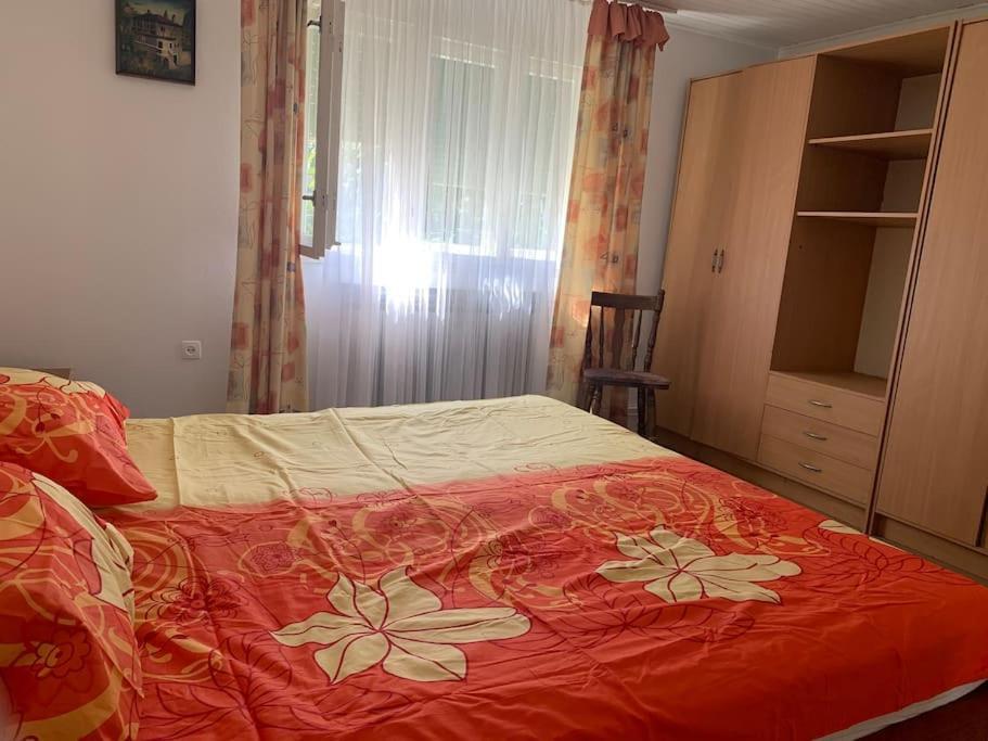 Cheerfull 2-Bedroom With Patio. Close To All Ameneties. Zágráb Kültér fotó