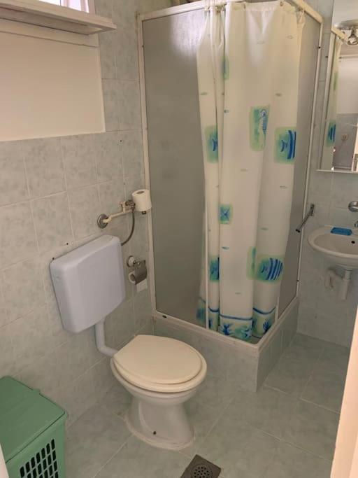 Cheerfull 2-Bedroom With Patio. Close To All Ameneties. Zágráb Kültér fotó