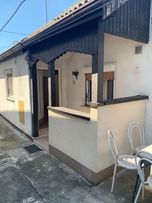 Cheerfull 2-Bedroom With Patio. Close To All Ameneties. Zágráb Kültér fotó