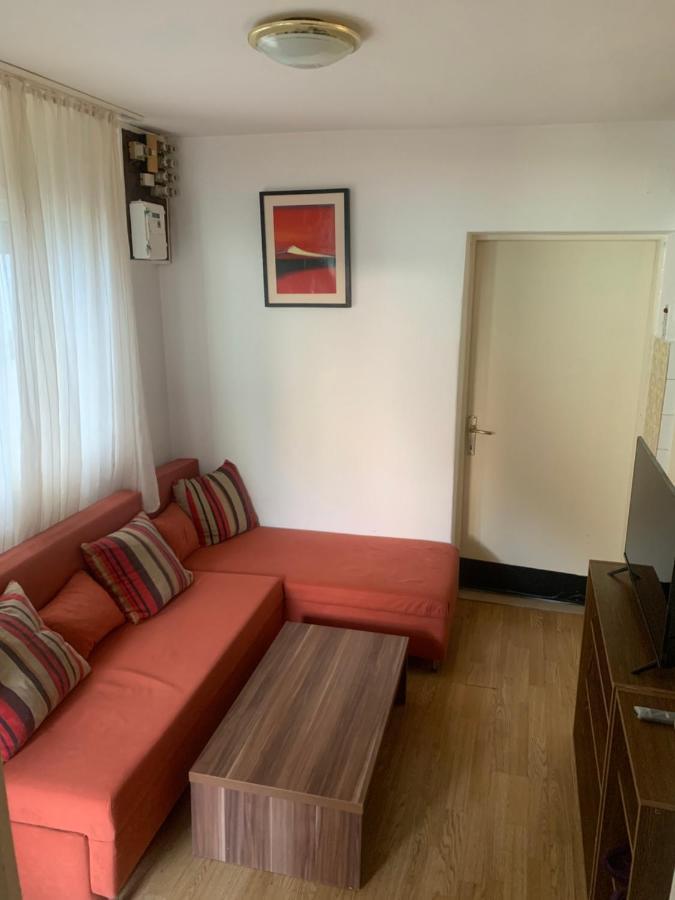 Cheerfull 2-Bedroom With Patio. Close To All Ameneties. Zágráb Kültér fotó